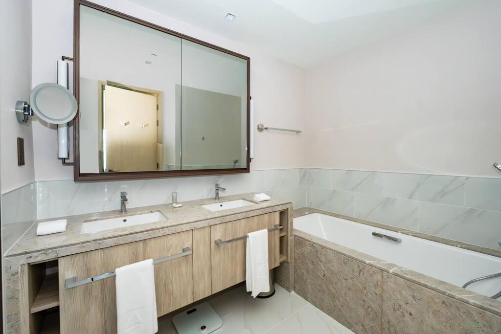Apartment Address Grand Creek Habour 3bdr On 51st Flr With Skyline View In Creek Harbour Dubai